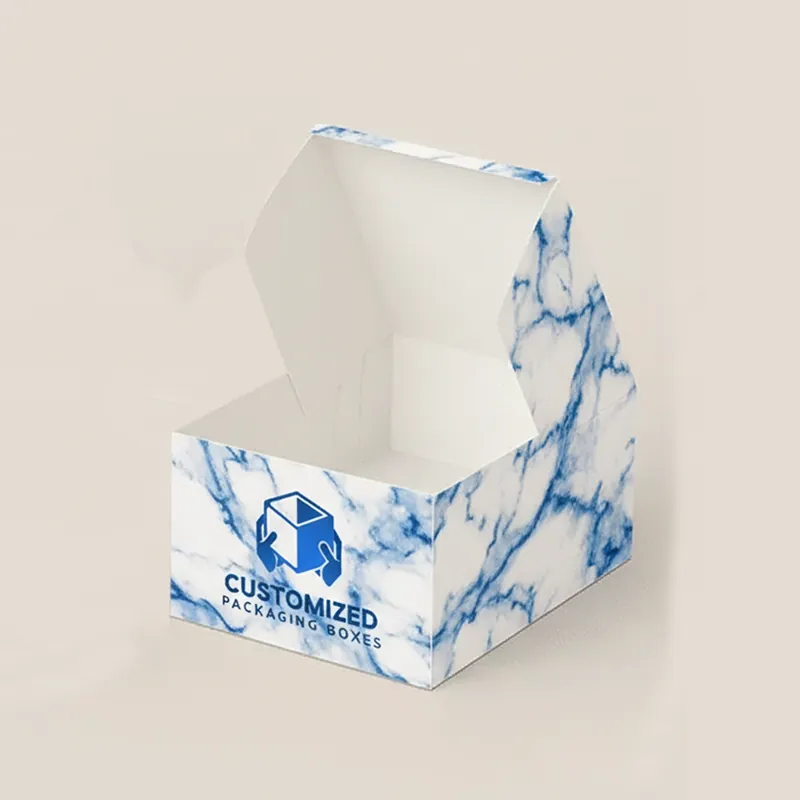 A simple cake box with a handle, commonly used for bakeries or transporting cakes.
